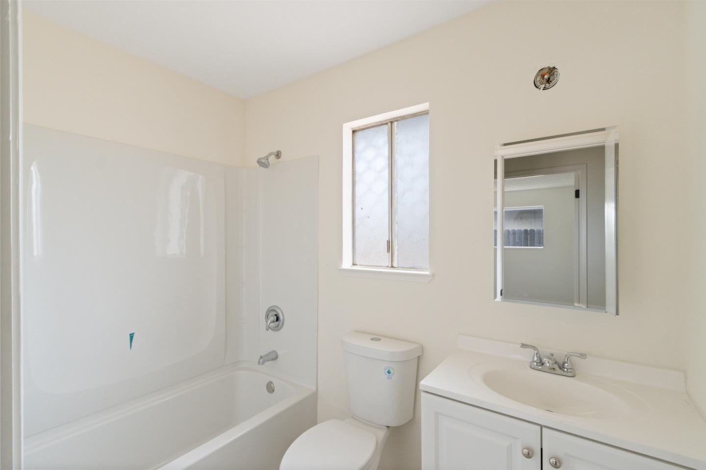 Detail Gallery Image 13 of 18 For 207 San Antonio Dr, Greenfield,  CA 93927 - 4 Beds | 2 Baths