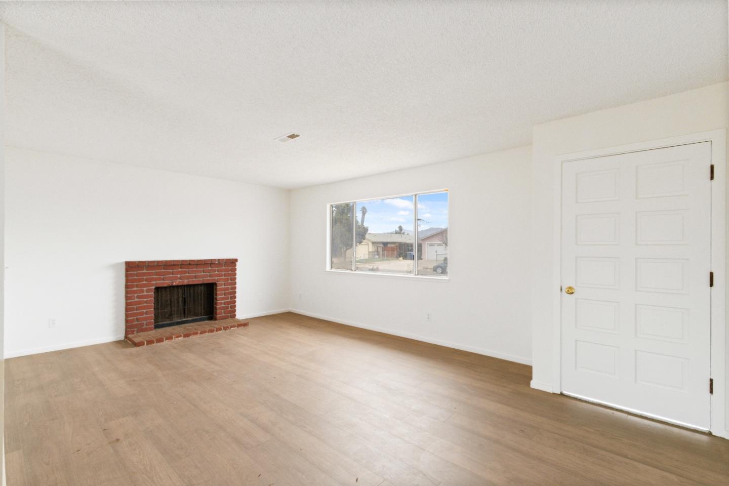 Detail Gallery Image 3 of 18 For 207 San Antonio Dr, Greenfield,  CA 93927 - 4 Beds | 2 Baths