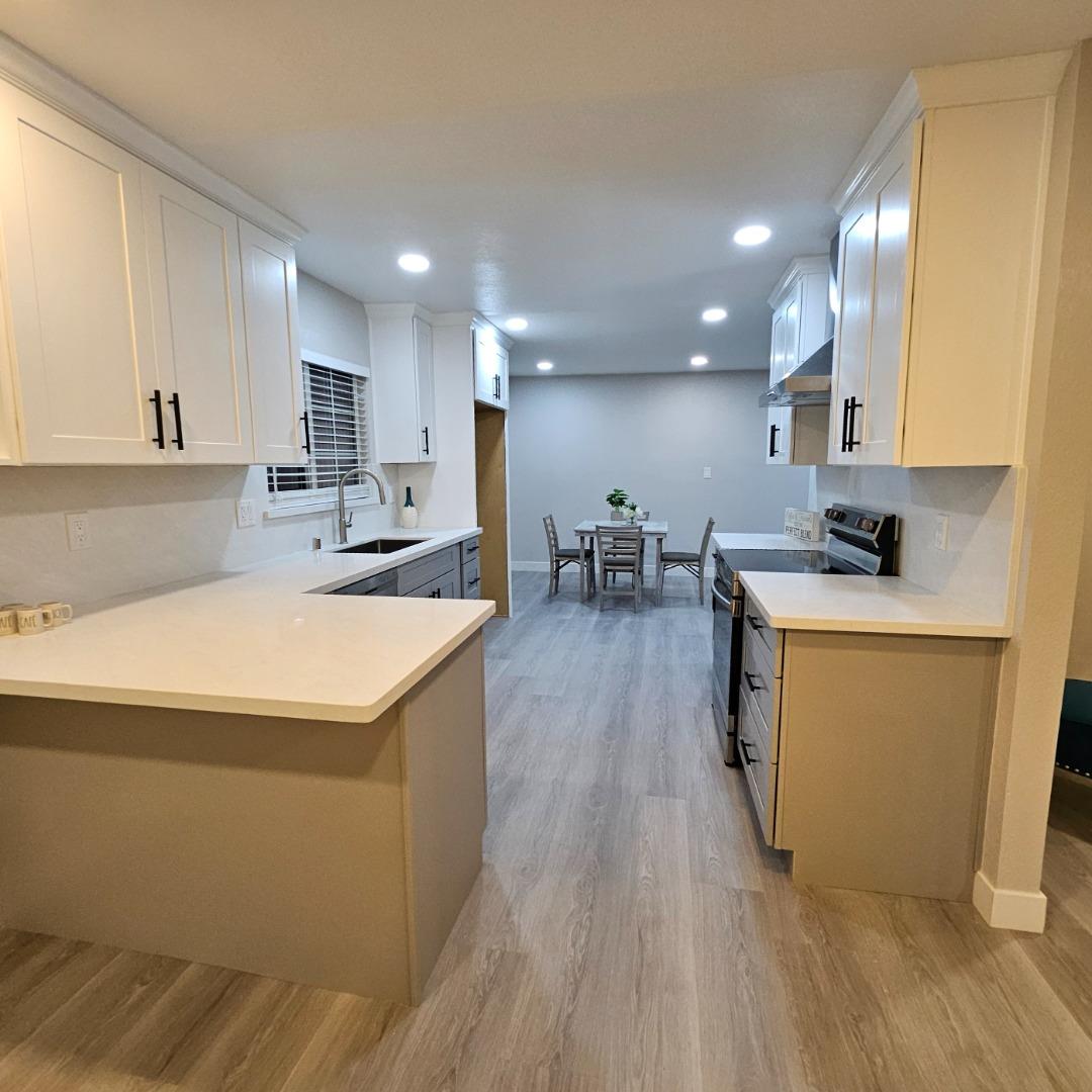 Detail Gallery Image 13 of 60 For 5117 Discovery Ave, San Jose,  CA 95111 - 4 Beds | 3 Baths