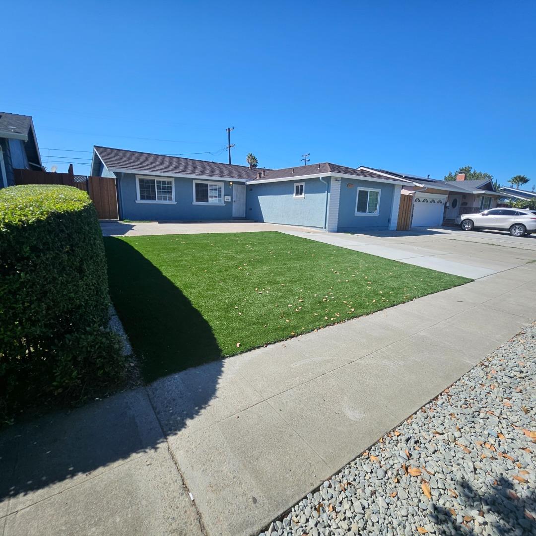 Detail Gallery Image 5 of 60 For 5117 Discovery Ave, San Jose,  CA 95111 - 4 Beds | 3 Baths