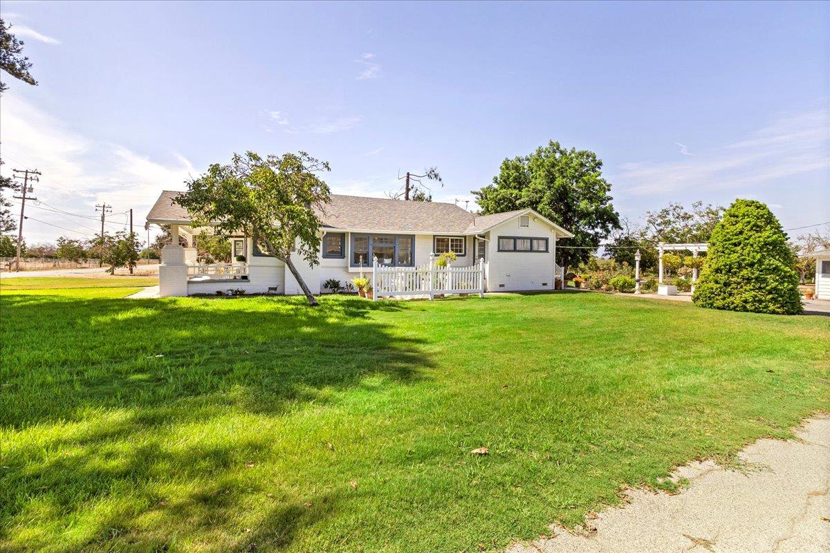 Detail Gallery Image 5 of 67 For 4125 Prunedale Ave, Gilroy,  CA 95020 - 4 Beds | 2 Baths