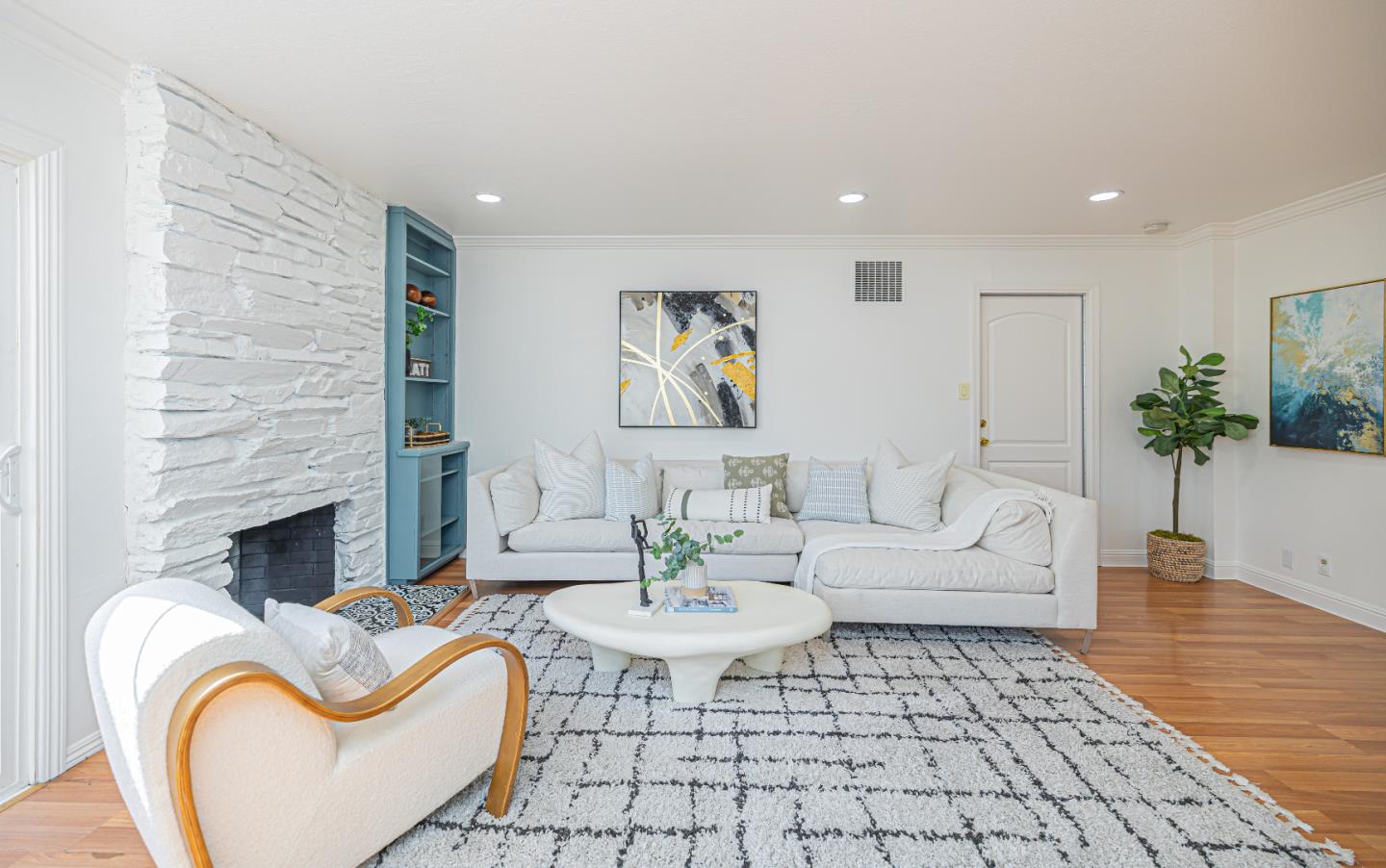 Detail Gallery Image 10 of 25 For 731 Los Huecos Dr, San Jose,  CA 95123 - 4 Beds | 2 Baths