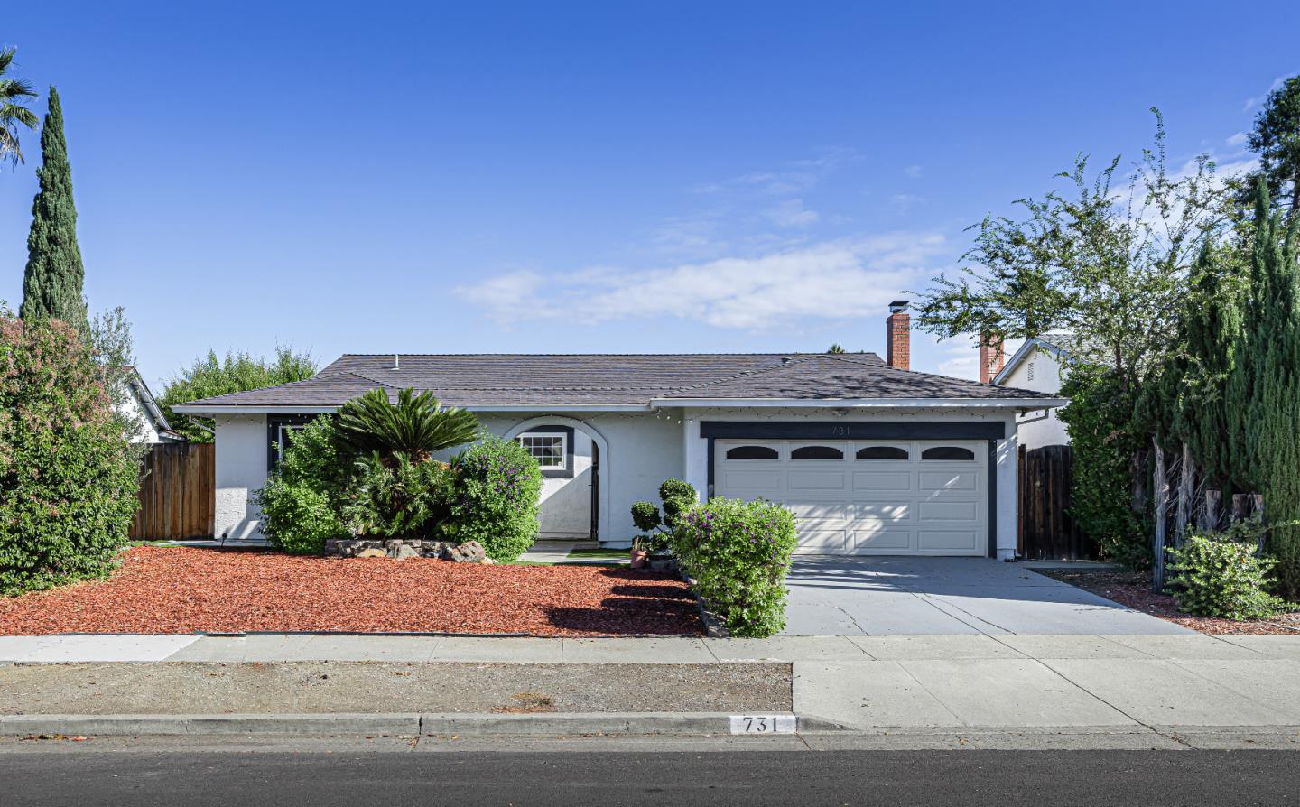 Detail Gallery Image 3 of 25 For 731 Los Huecos Dr, San Jose,  CA 95123 - 4 Beds | 2 Baths