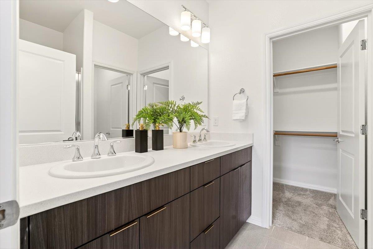Detail Gallery Image 14 of 31 For 125 Orbit Way, Mountain View,  CA 94043 - 3 Beds | 2/1 Baths