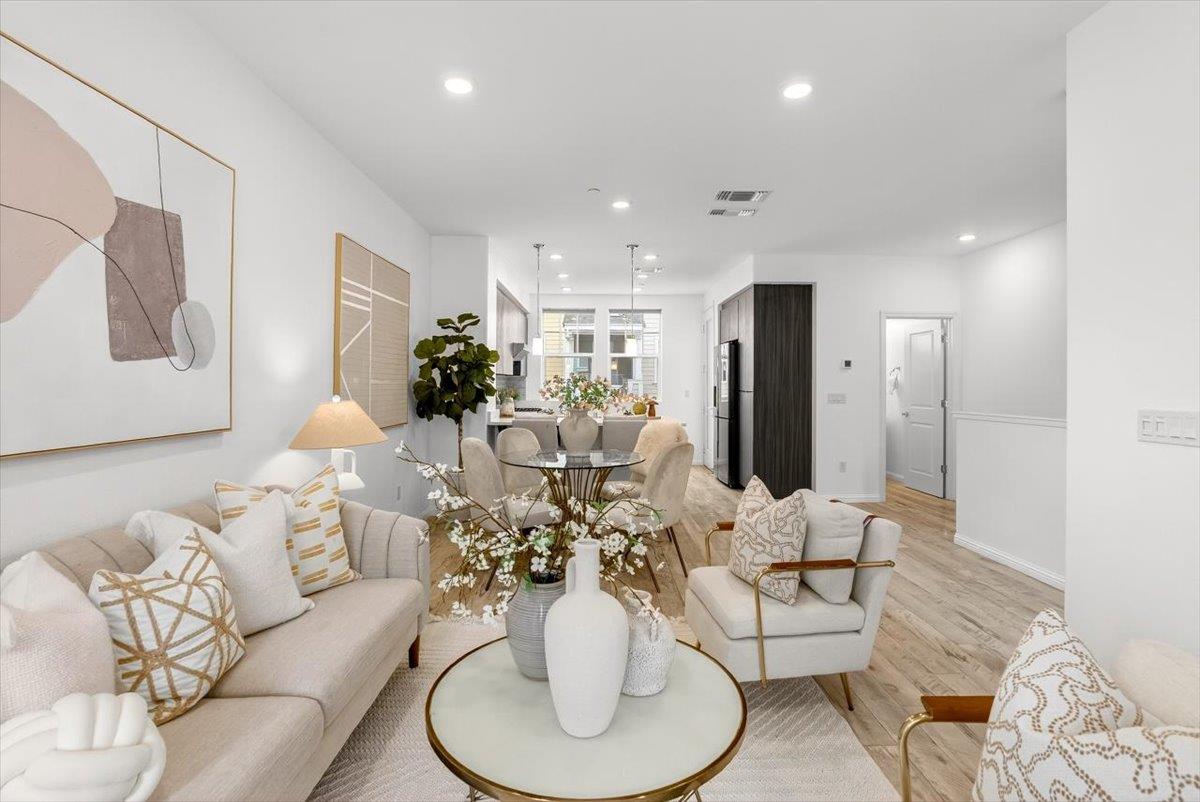 Detail Gallery Image 5 of 31 For 125 Orbit Way, Mountain View,  CA 94043 - 3 Beds | 2/1 Baths