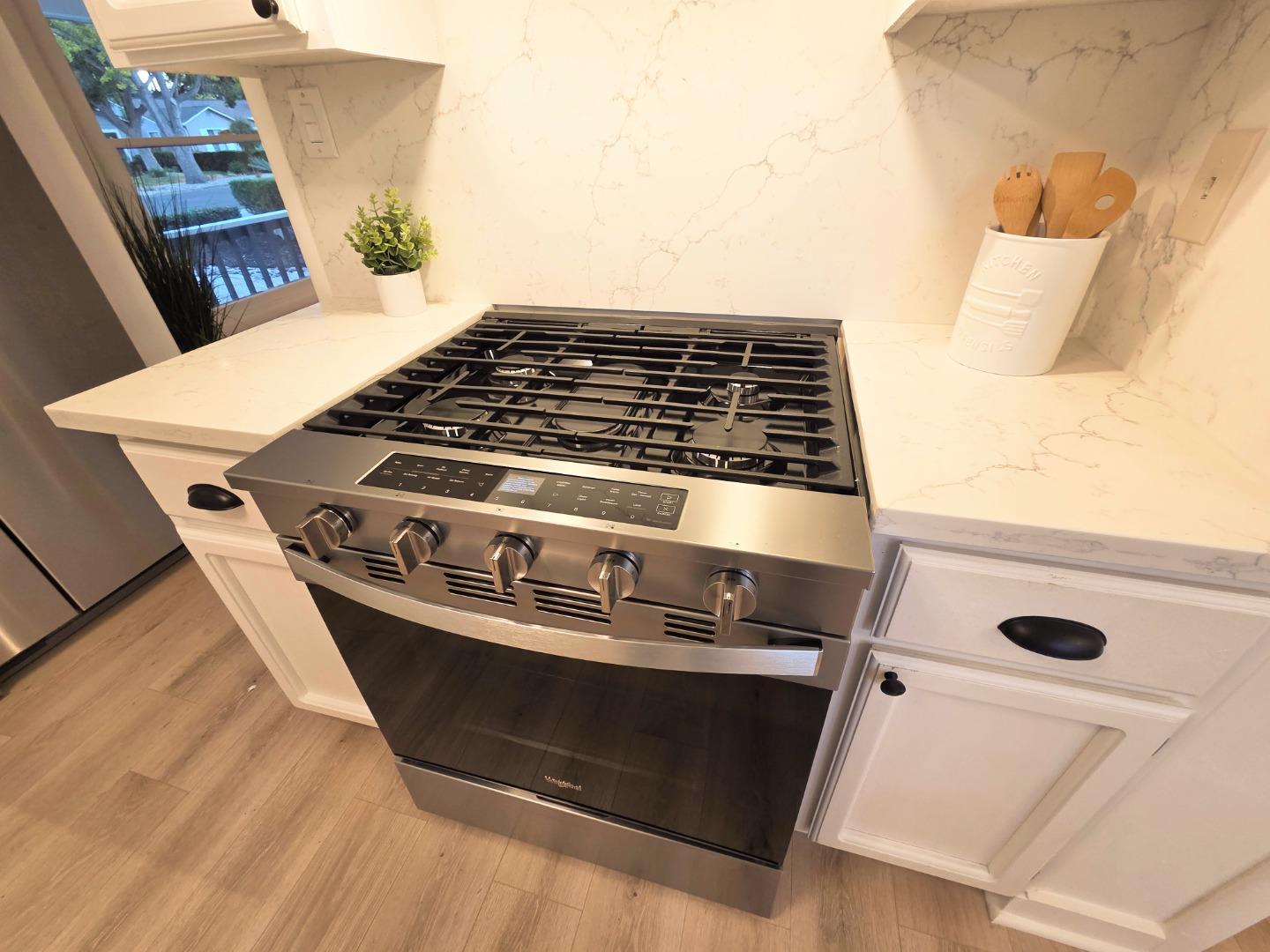 Detail Gallery Image 3 of 22 For 3523 Kirkwood Dr, San Jose,  CA 95117 - 2 Beds | 1 Baths