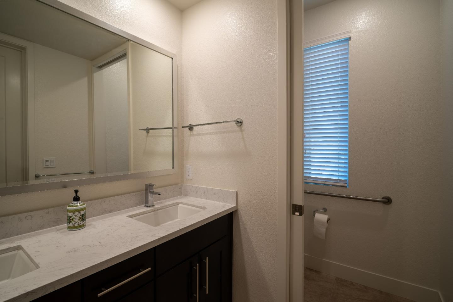 Detail Gallery Image 11 of 46 For 708 Eppleton Ln #204,  Foster City,  CA 94404 - 3 Beds | 2 Baths