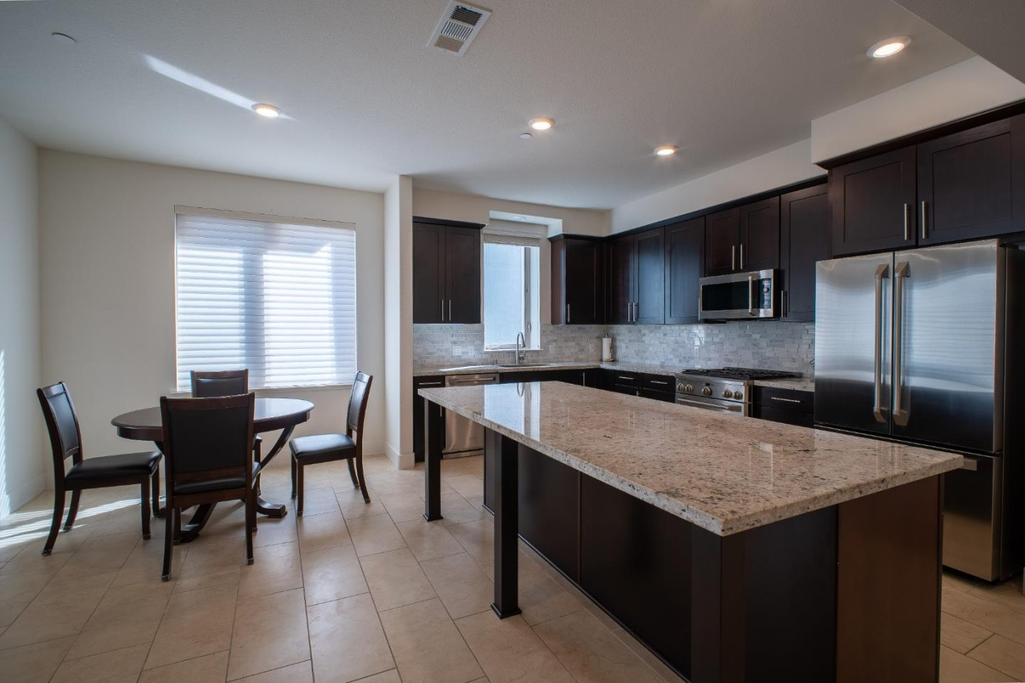 Detail Gallery Image 19 of 46 For 708 Eppleton Ln #204,  Foster City,  CA 94404 - 3 Beds | 2 Baths