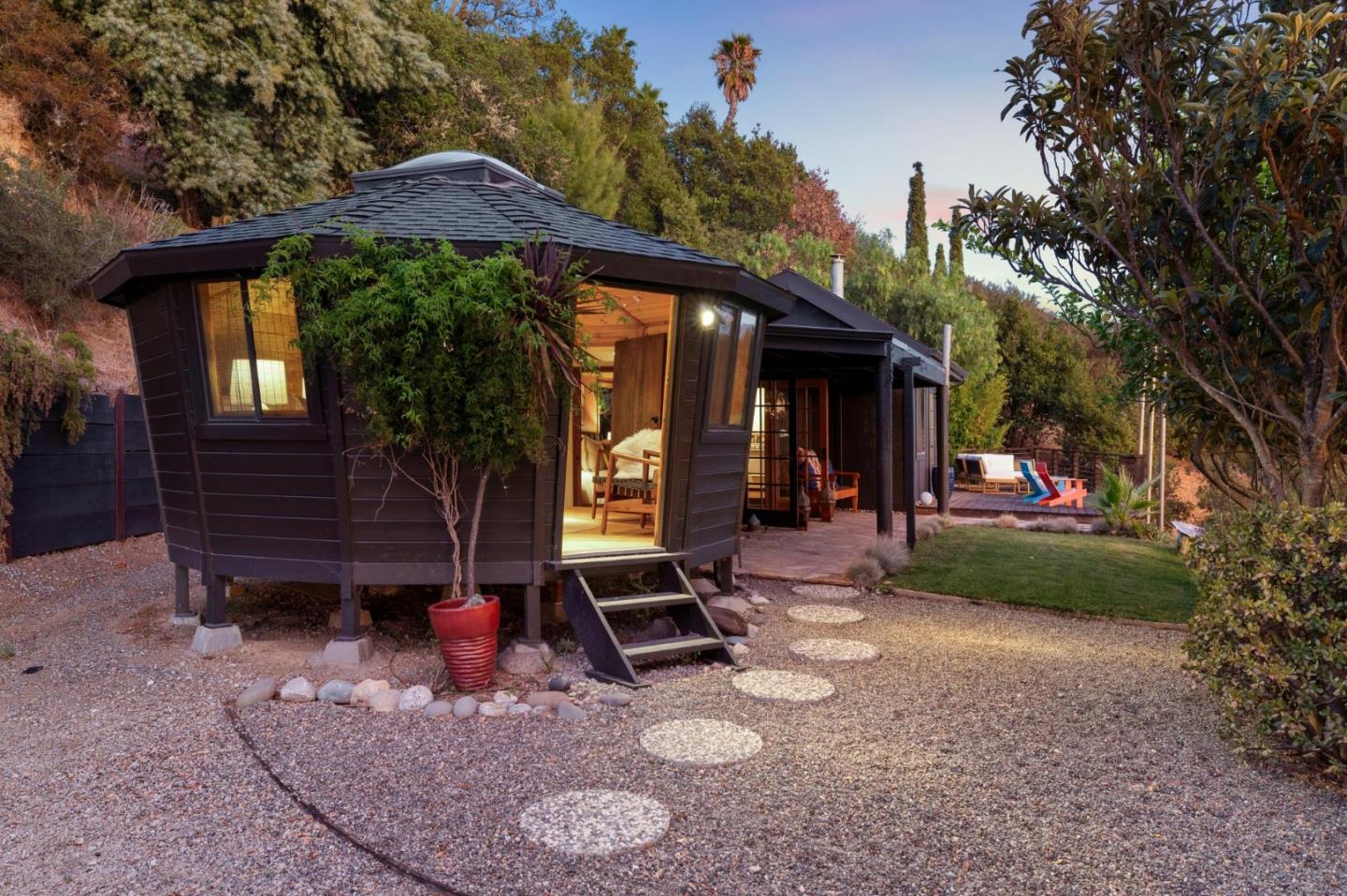 Detail Gallery Image 12 of 20 For 46250 Pfeiffer Ridge Rd, Big Sur,  CA 93920 - 5 Beds | 3 Baths