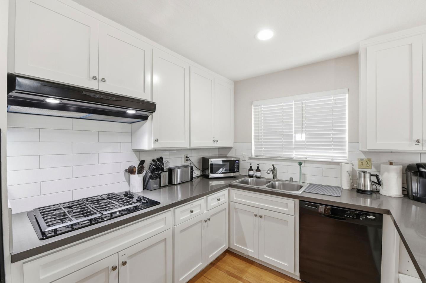 Detail Gallery Image 16 of 45 For 738 Sobrato Dr, Campbell,  CA 95008 - 3 Beds | 2 Baths