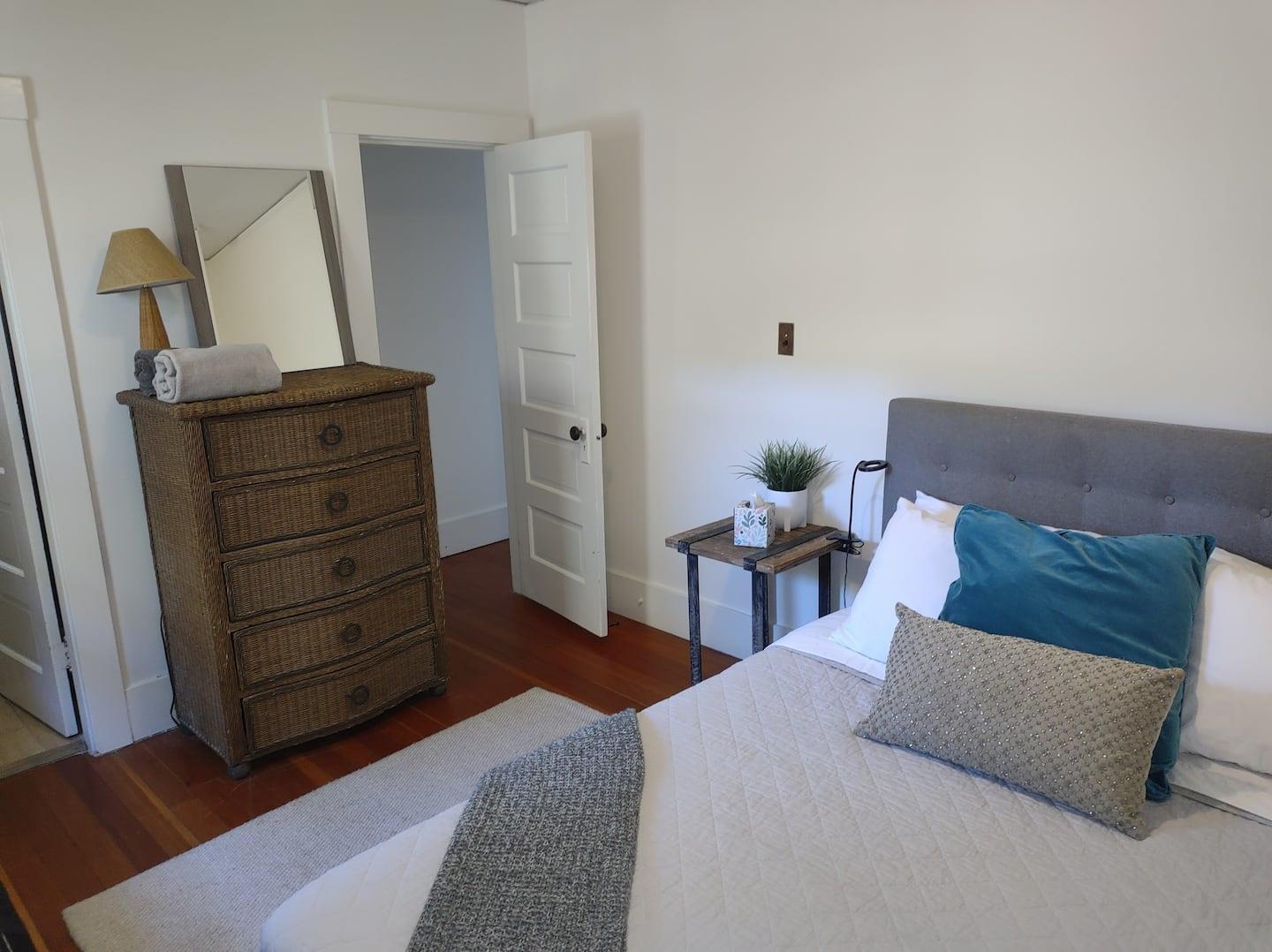 Detail Gallery Image 10 of 17 For 201 W Cota St, Santa Barbara,  CA 93101 - 2 Beds | 1 Baths