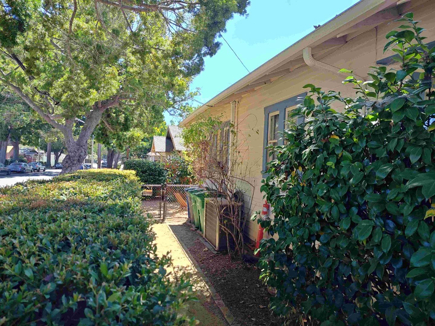 Detail Gallery Image 15 of 17 For 201 W Cota St, Santa Barbara,  CA 93101 - 2 Beds | 1 Baths