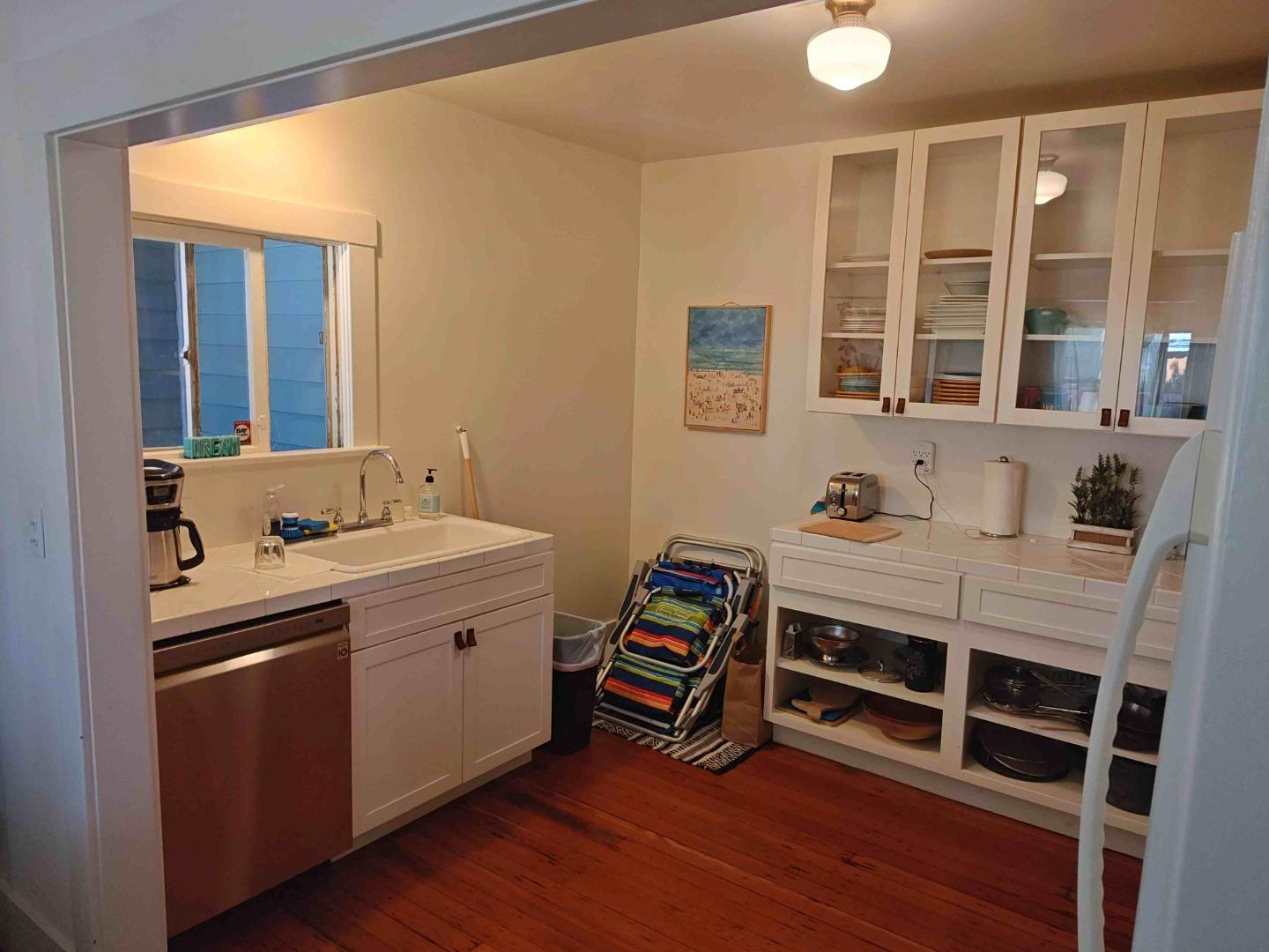 Detail Gallery Image 2 of 17 For 201 W Cota St, Santa Barbara,  CA 93101 - 2 Beds | 1 Baths