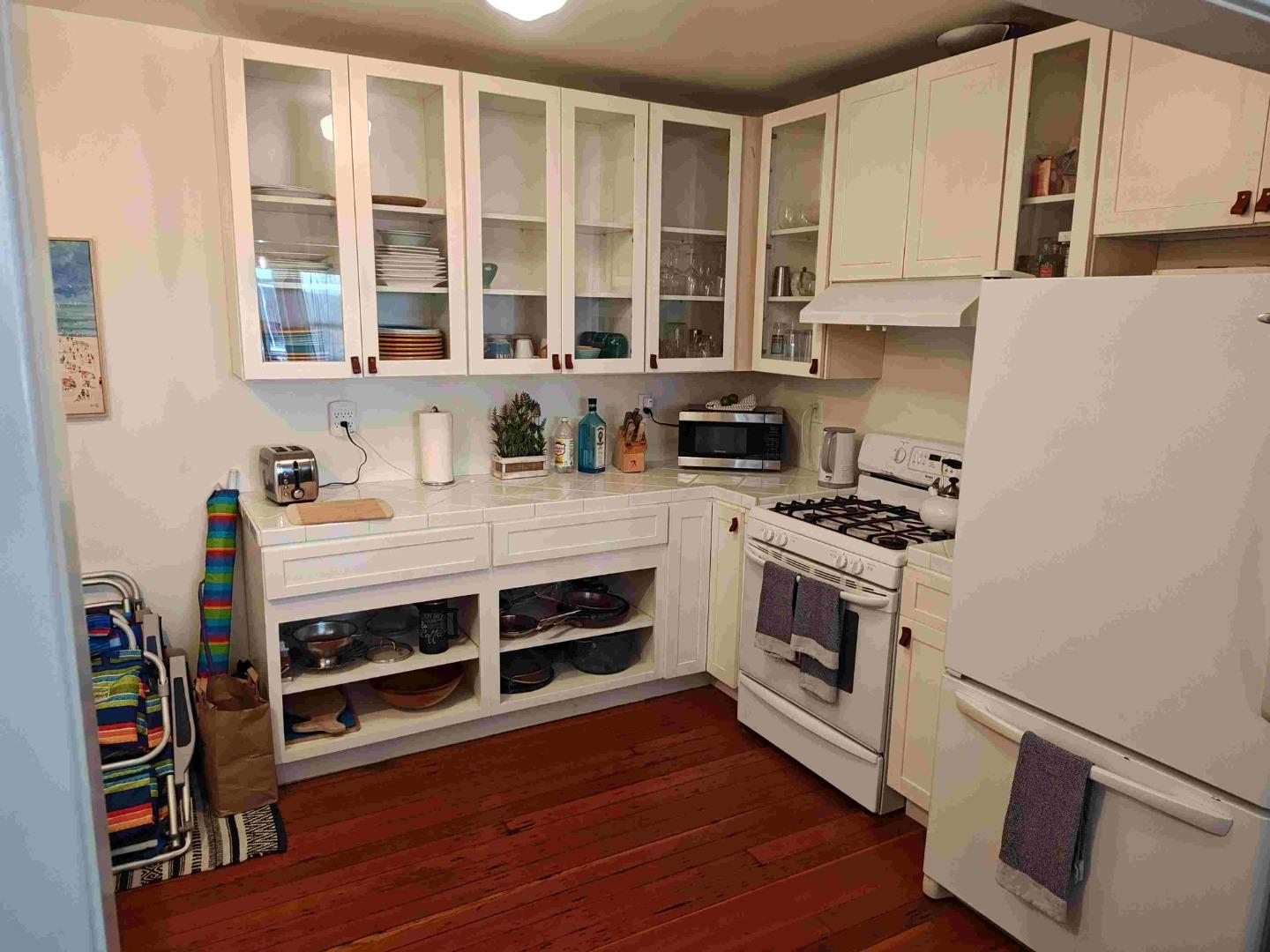 Detail Gallery Image 3 of 17 For 201 W Cota St, Santa Barbara,  CA 93101 - 2 Beds | 1 Baths