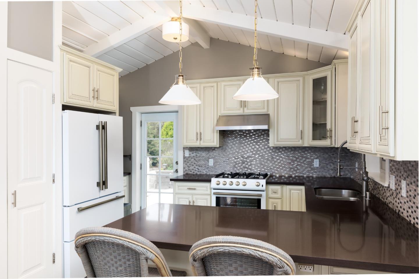 Detail Gallery Image 10 of 43 For 4106 Crest Rd, Pebble Beach,  CA 93953 - 3 Beds | 2/1 Baths