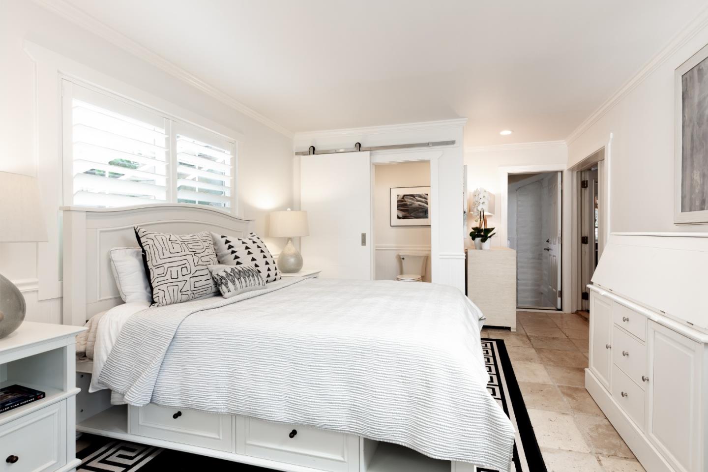 Detail Gallery Image 14 of 43 For 4106 Crest Rd, Pebble Beach,  CA 93953 - 3 Beds | 2/1 Baths