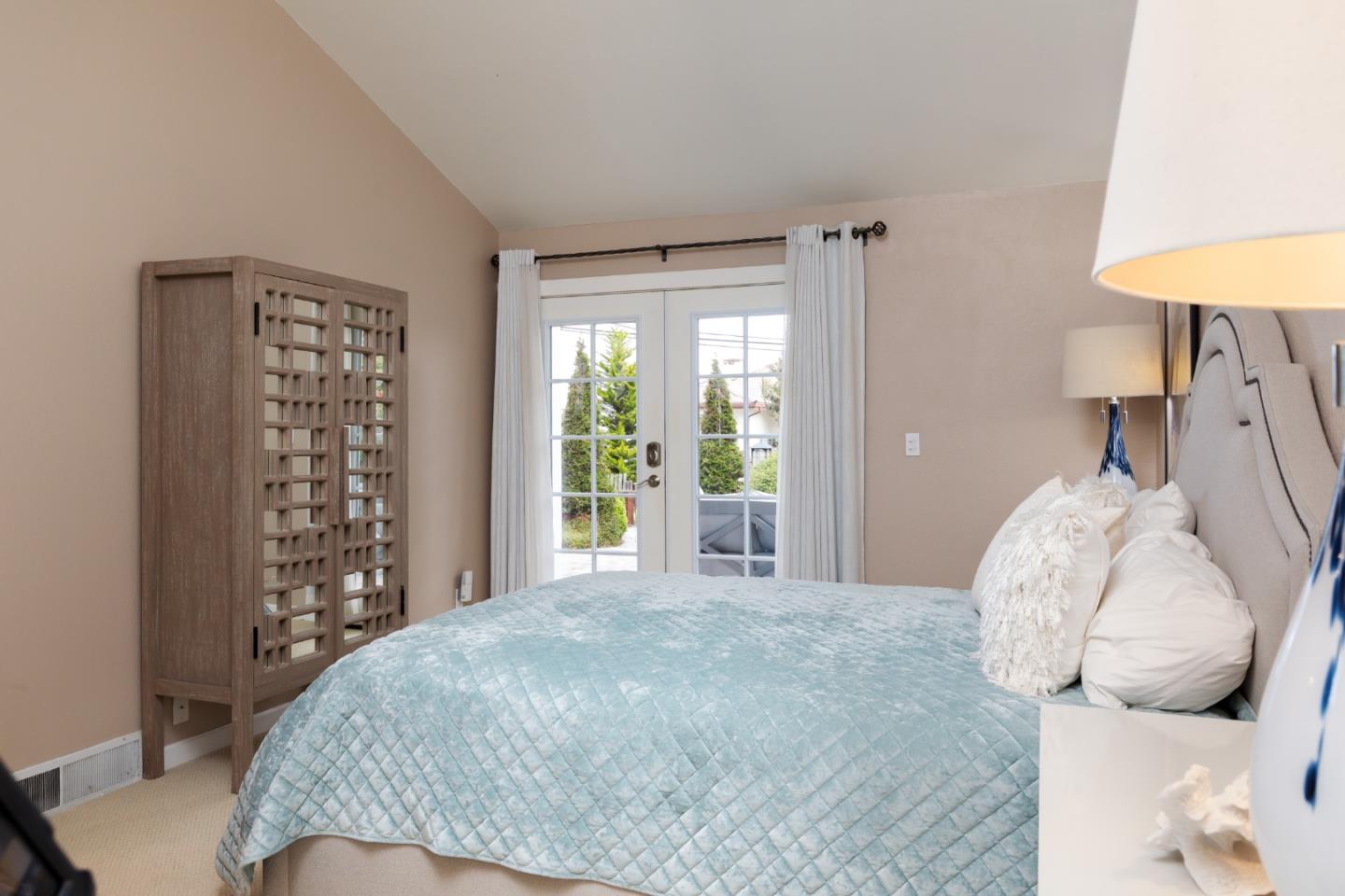 Detail Gallery Image 21 of 43 For 4106 Crest Rd, Pebble Beach,  CA 93953 - 3 Beds | 2/1 Baths