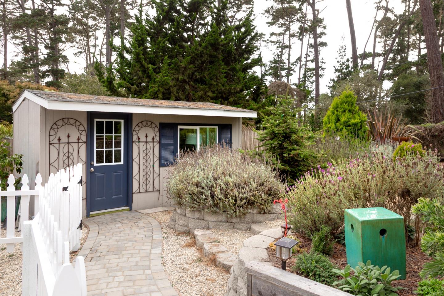 Detail Gallery Image 26 of 43 For 4106 Crest Rd, Pebble Beach,  CA 93953 - 3 Beds | 2/1 Baths