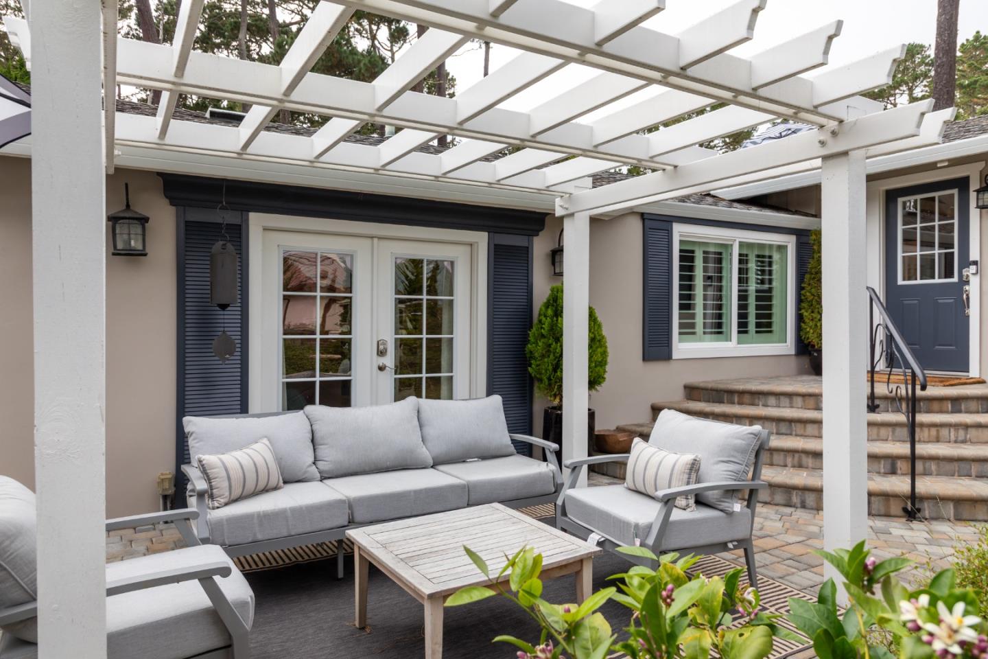 Detail Gallery Image 3 of 43 For 4106 Crest Rd, Pebble Beach,  CA 93953 - 3 Beds | 2/1 Baths