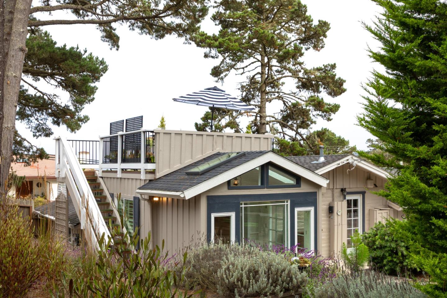 Detail Gallery Image 32 of 43 For 4106 Crest Rd, Pebble Beach,  CA 93953 - 3 Beds | 2/1 Baths