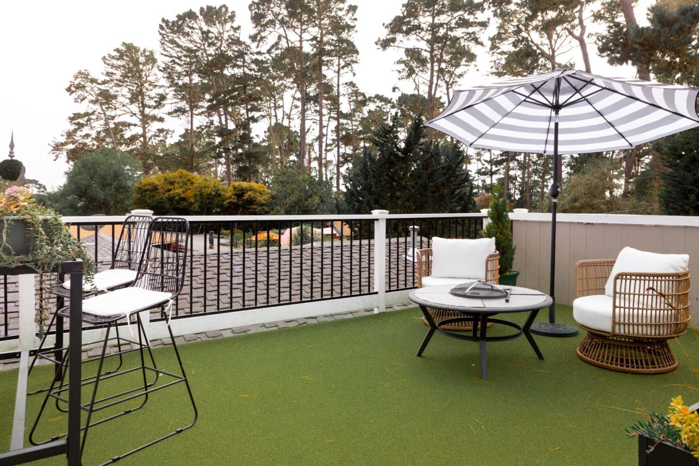 Detail Gallery Image 33 of 43 For 4106 Crest Rd, Pebble Beach,  CA 93953 - 3 Beds | 2/1 Baths