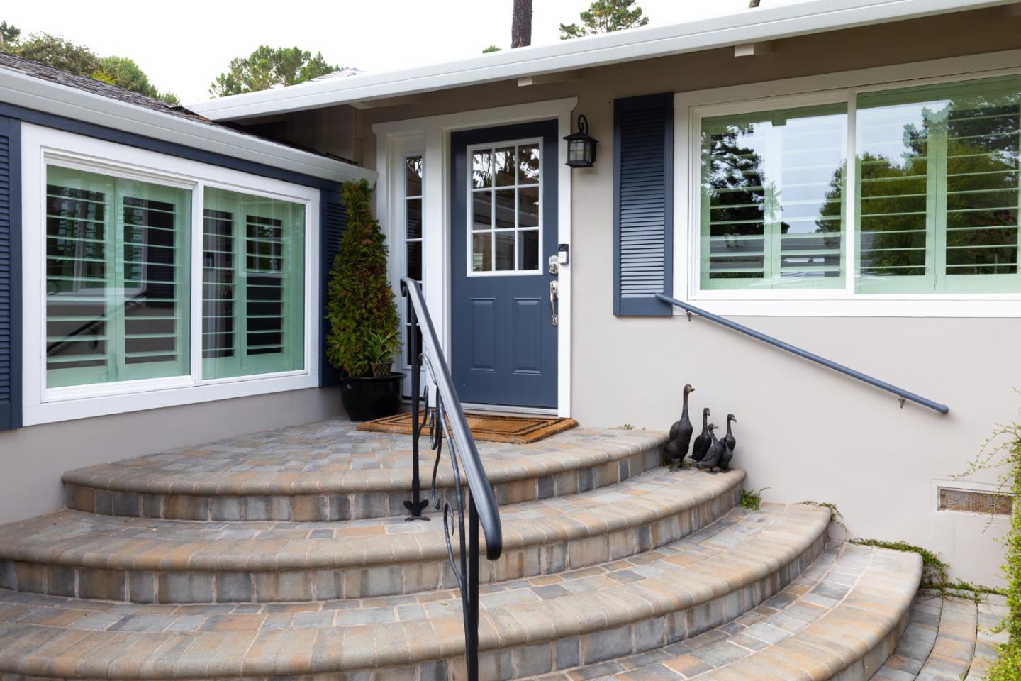 Detail Gallery Image 4 of 43 For 4106 Crest Rd, Pebble Beach,  CA 93953 - 3 Beds | 2/1 Baths