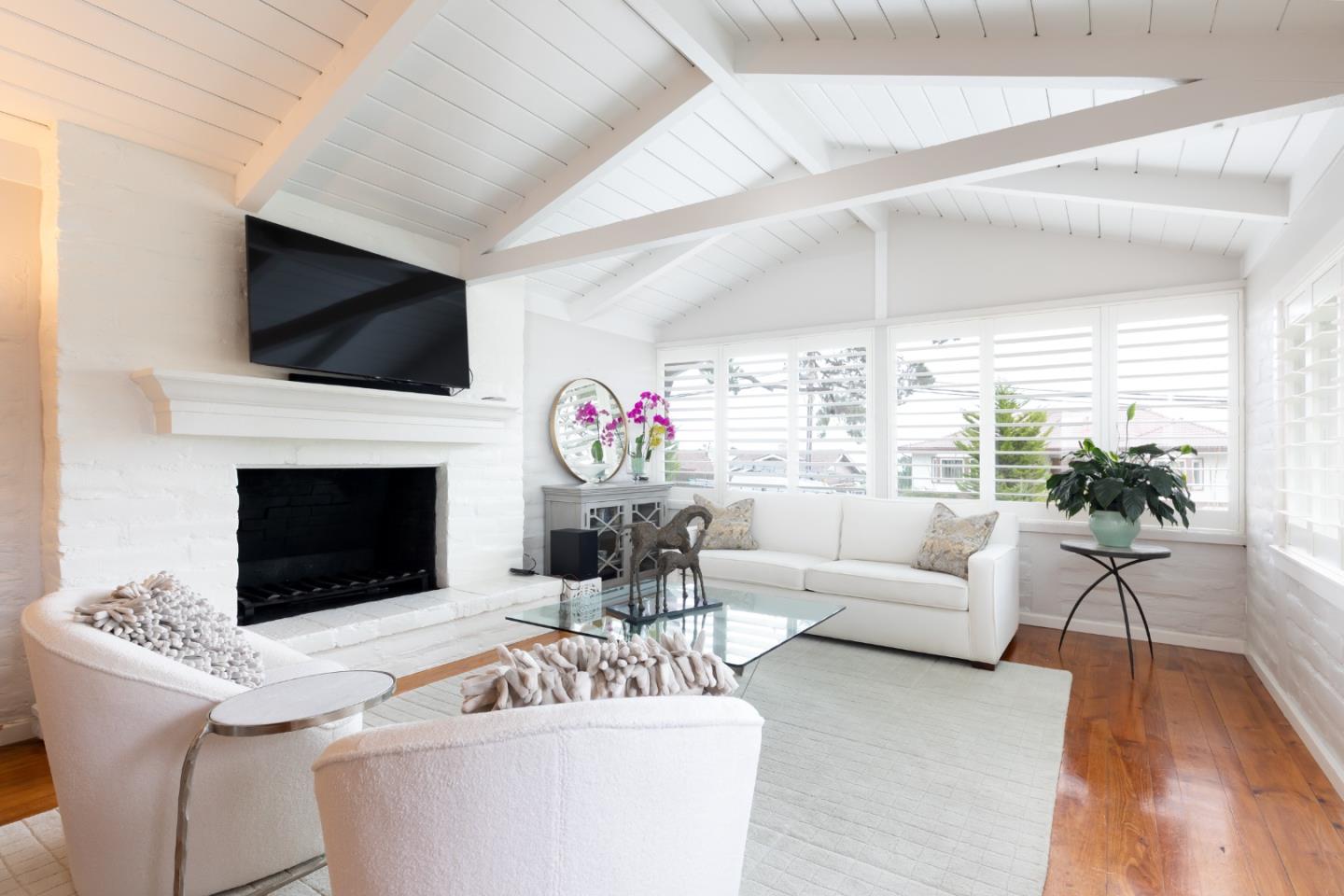 Detail Gallery Image 5 of 43 For 4106 Crest Rd, Pebble Beach,  CA 93953 - 3 Beds | 2/1 Baths