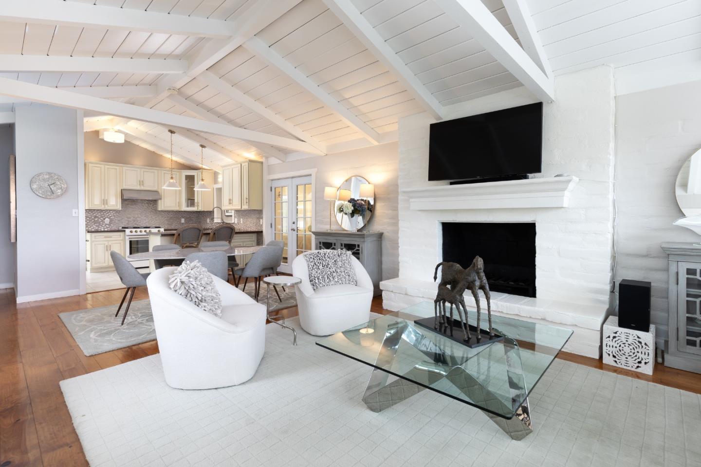 Detail Gallery Image 6 of 43 For 4106 Crest Rd, Pebble Beach,  CA 93953 - 3 Beds | 2/1 Baths