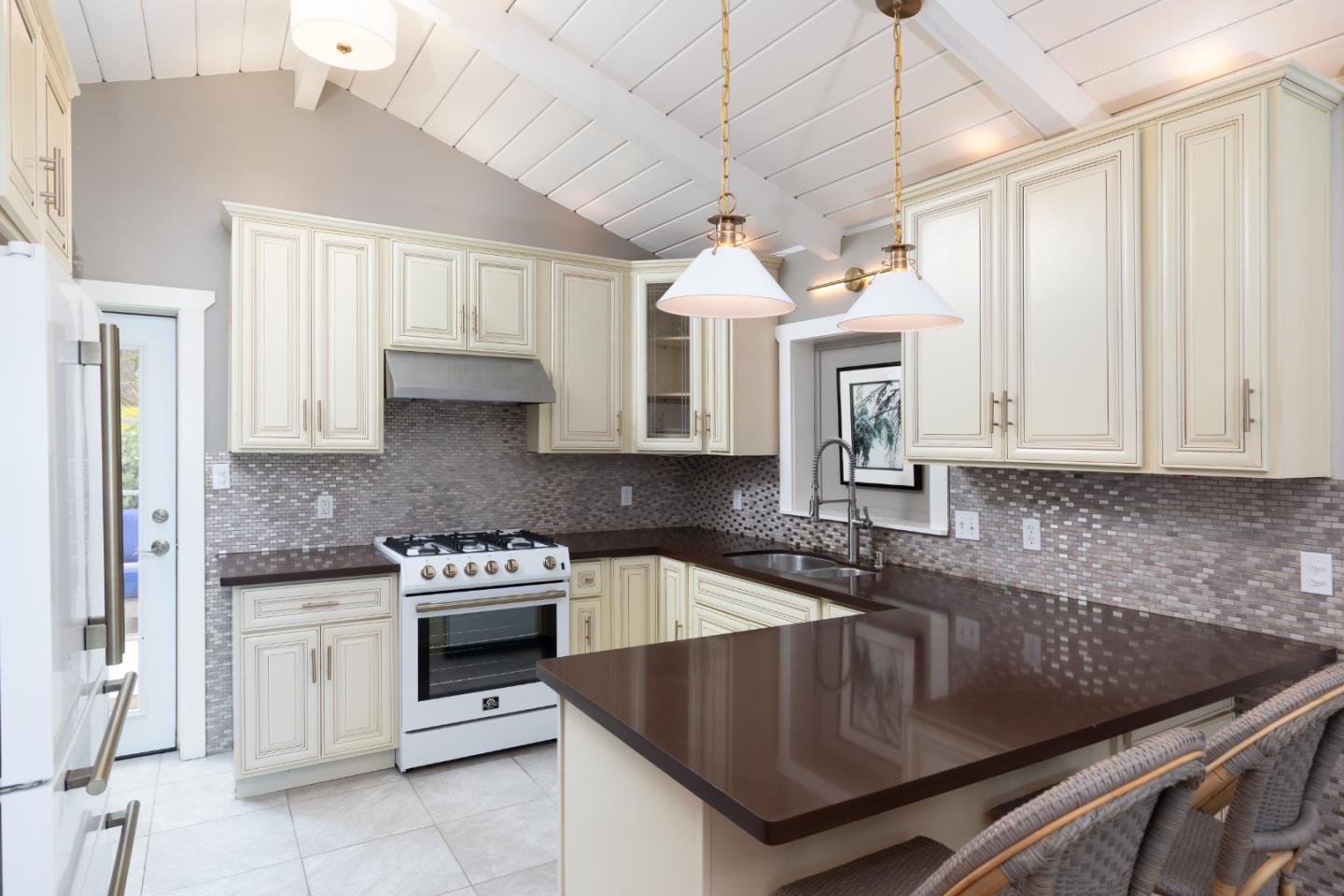 Detail Gallery Image 9 of 43 For 4106 Crest Rd, Pebble Beach,  CA 93953 - 3 Beds | 2/1 Baths