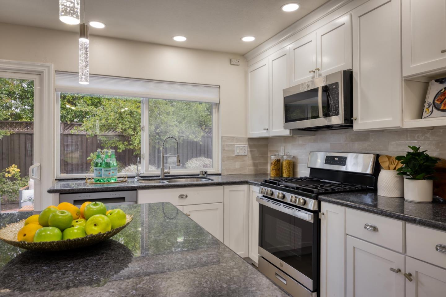 Detail Gallery Image 3 of 24 For 471 Tovar Dr, San Jose,  CA 95123 - 4 Beds | 2 Baths