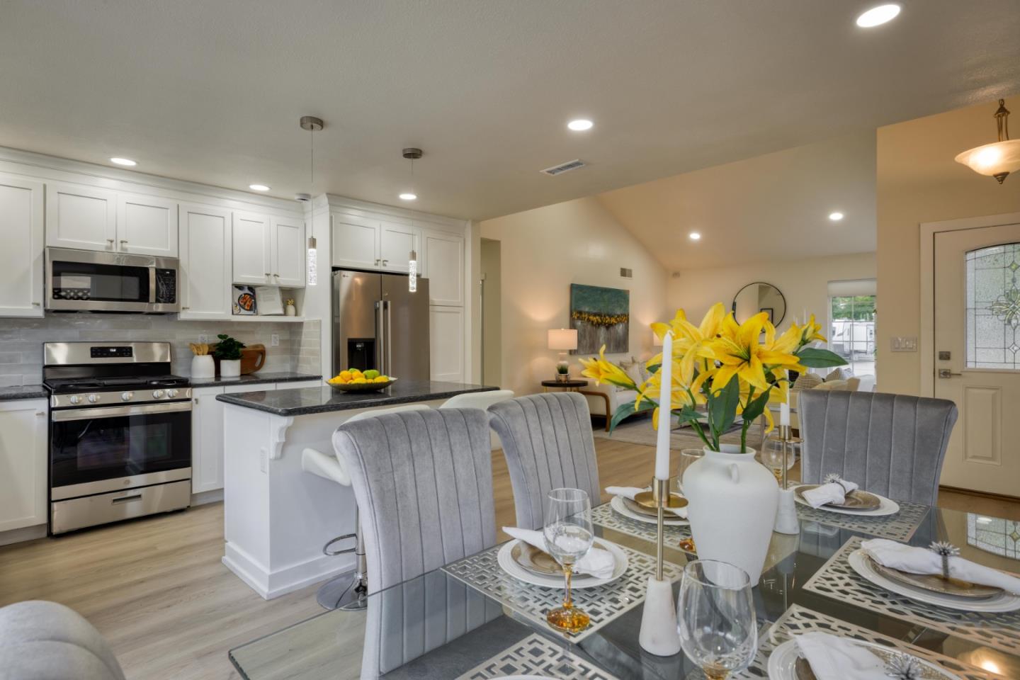 Detail Gallery Image 5 of 24 For 471 Tovar Dr, San Jose,  CA 95123 - 4 Beds | 2 Baths