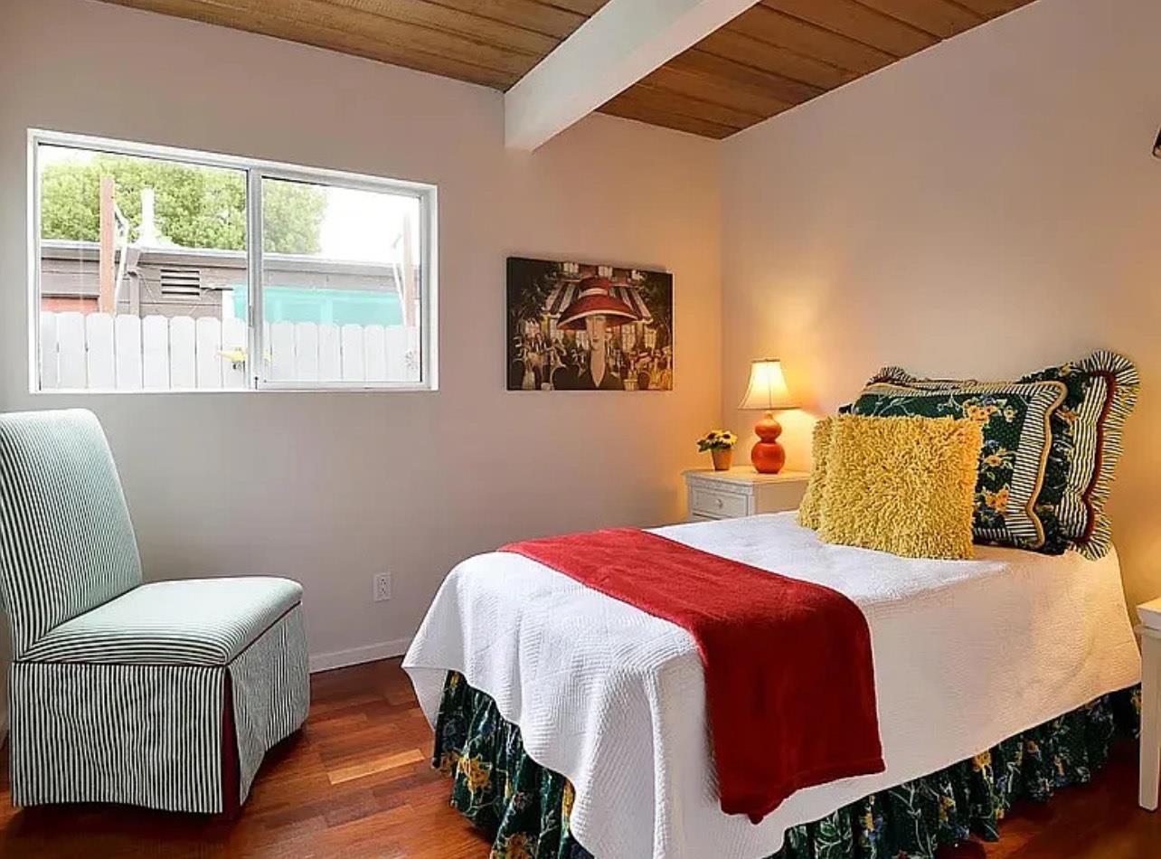 Detail Gallery Image 13 of 33 For 643 Wildwood Ln, Palo Alto,  CA 94303 - 3 Beds | 3 Baths