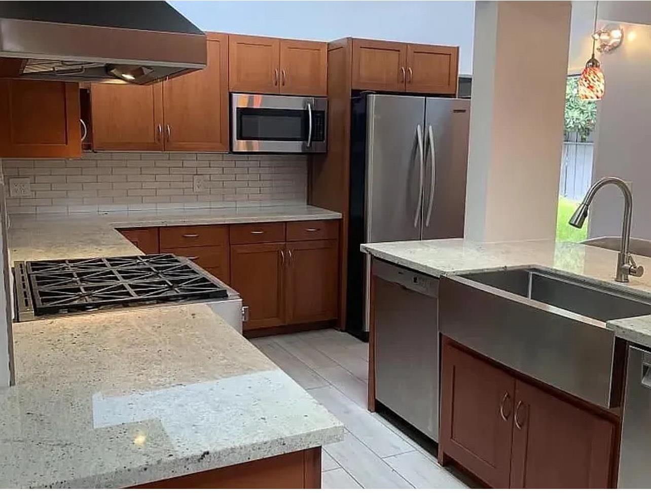 Detail Gallery Image 20 of 33 For 643 Wildwood Ln, Palo Alto,  CA 94303 - 3 Beds | 3 Baths