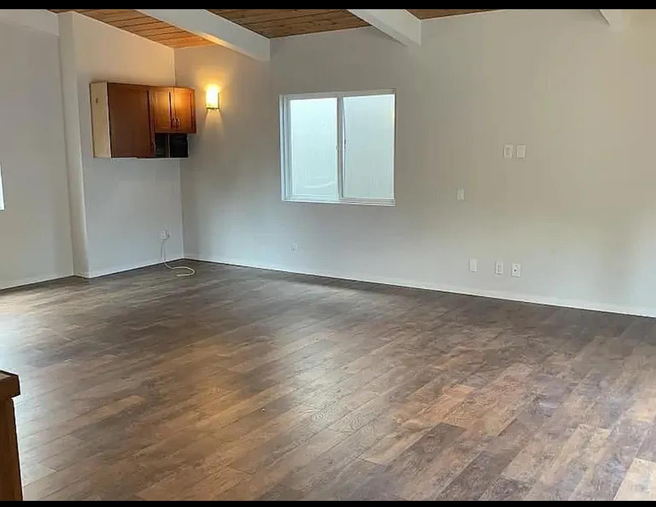 Detail Gallery Image 27 of 33 For 643 Wildwood Ln, Palo Alto,  CA 94303 - 3 Beds | 3 Baths