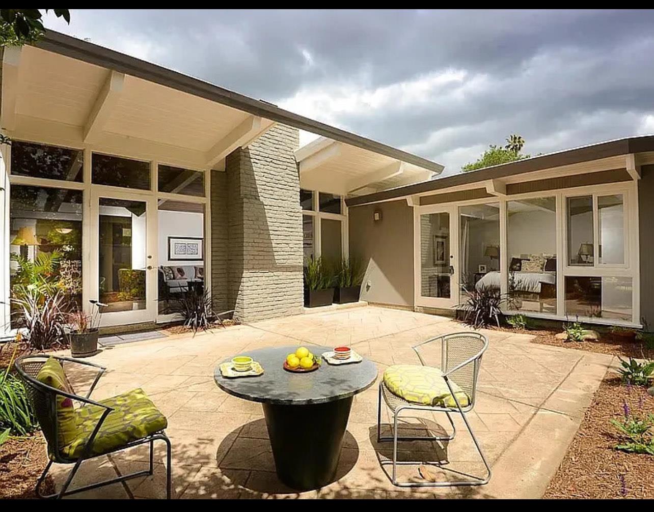 Detail Gallery Image 8 of 33 For 643 Wildwood Ln, Palo Alto,  CA 94303 - 3 Beds | 3 Baths