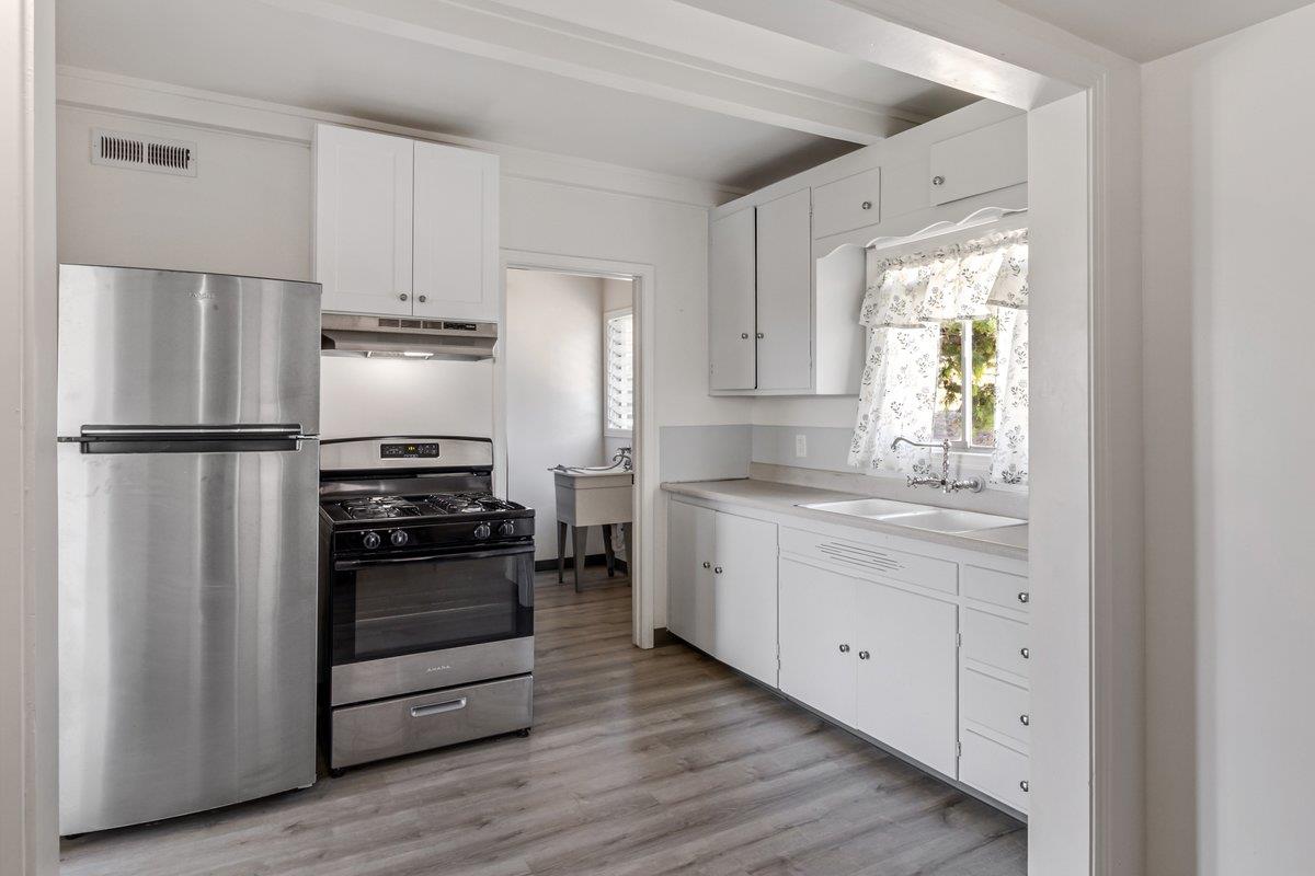 Detail Gallery Image 5 of 15 For 1092 Highland St, Seaside,  CA 93955 - 2 Beds | 1 Baths