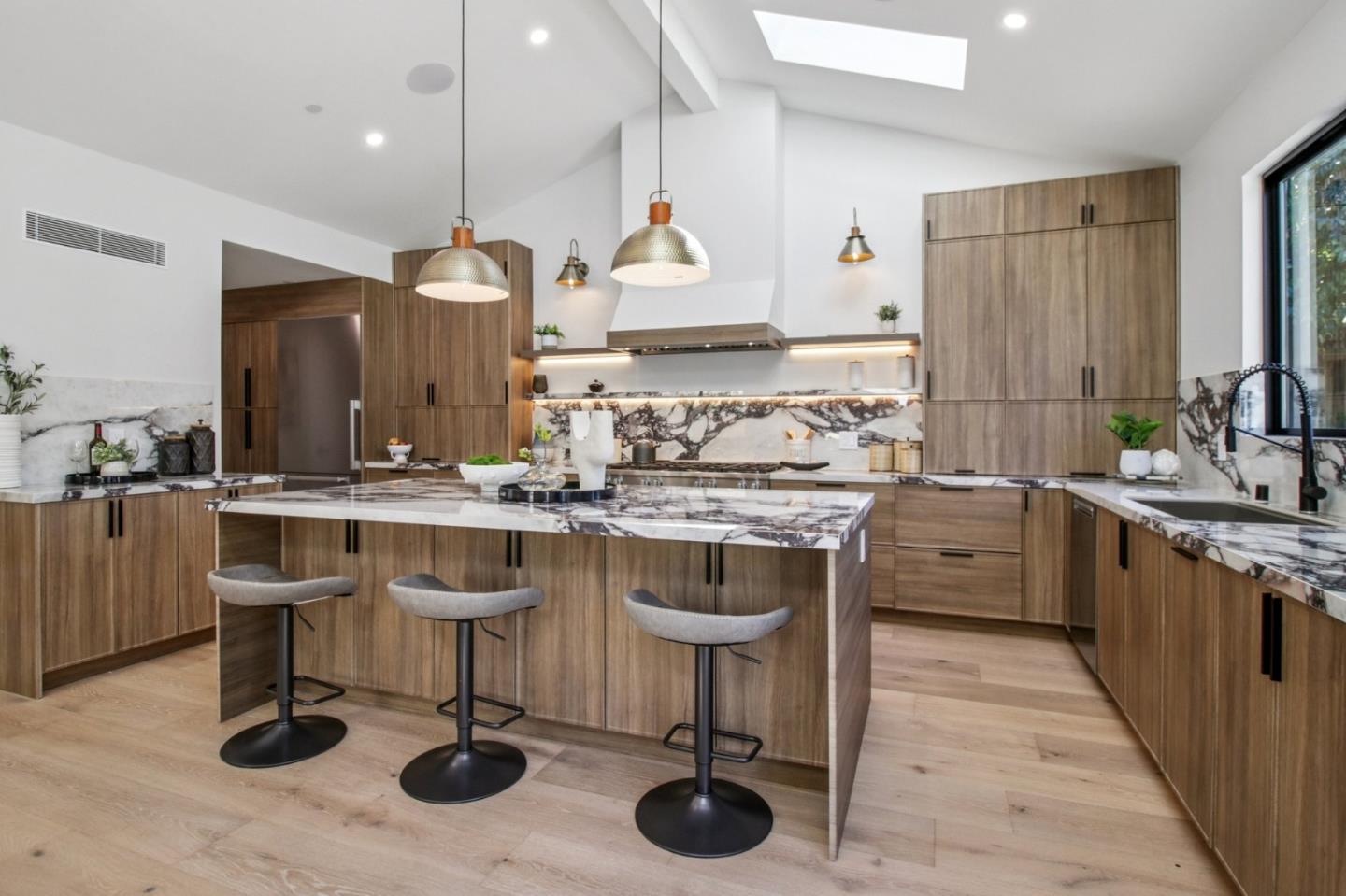 Detail Gallery Image 15 of 141 For 14361 Lenray Ln, San Jose,  CA 95124 - 5 Beds | 4 Baths