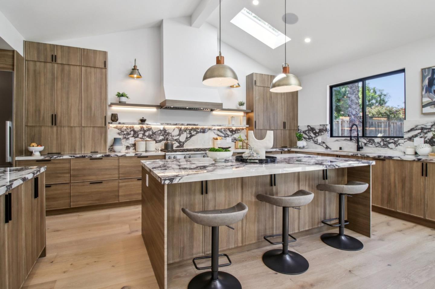 Detail Gallery Image 16 of 141 For 14361 Lenray Ln, San Jose,  CA 95124 - 5 Beds | 4 Baths