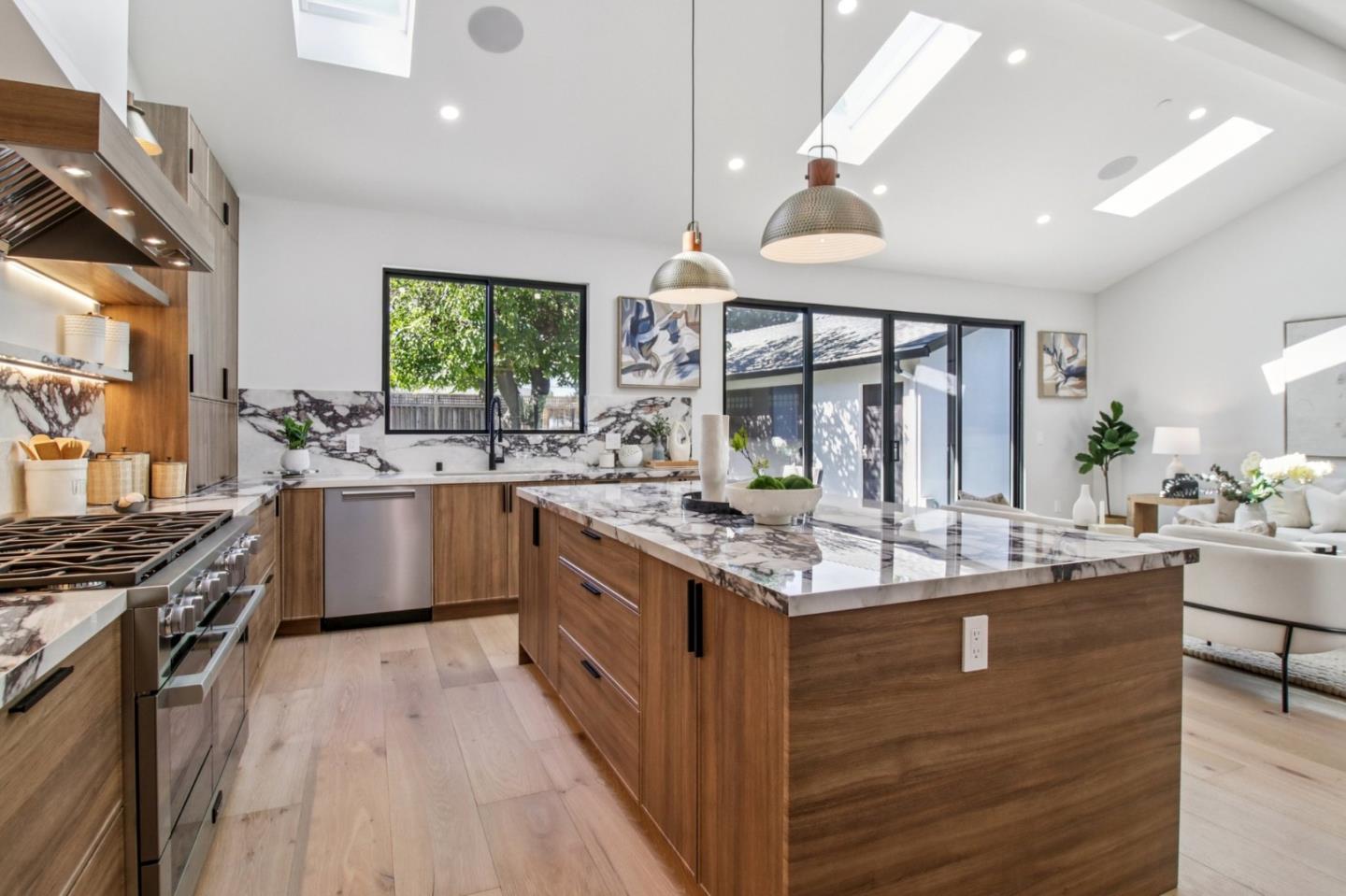 Detail Gallery Image 17 of 141 For 14361 Lenray Ln, San Jose,  CA 95124 - 5 Beds | 4 Baths