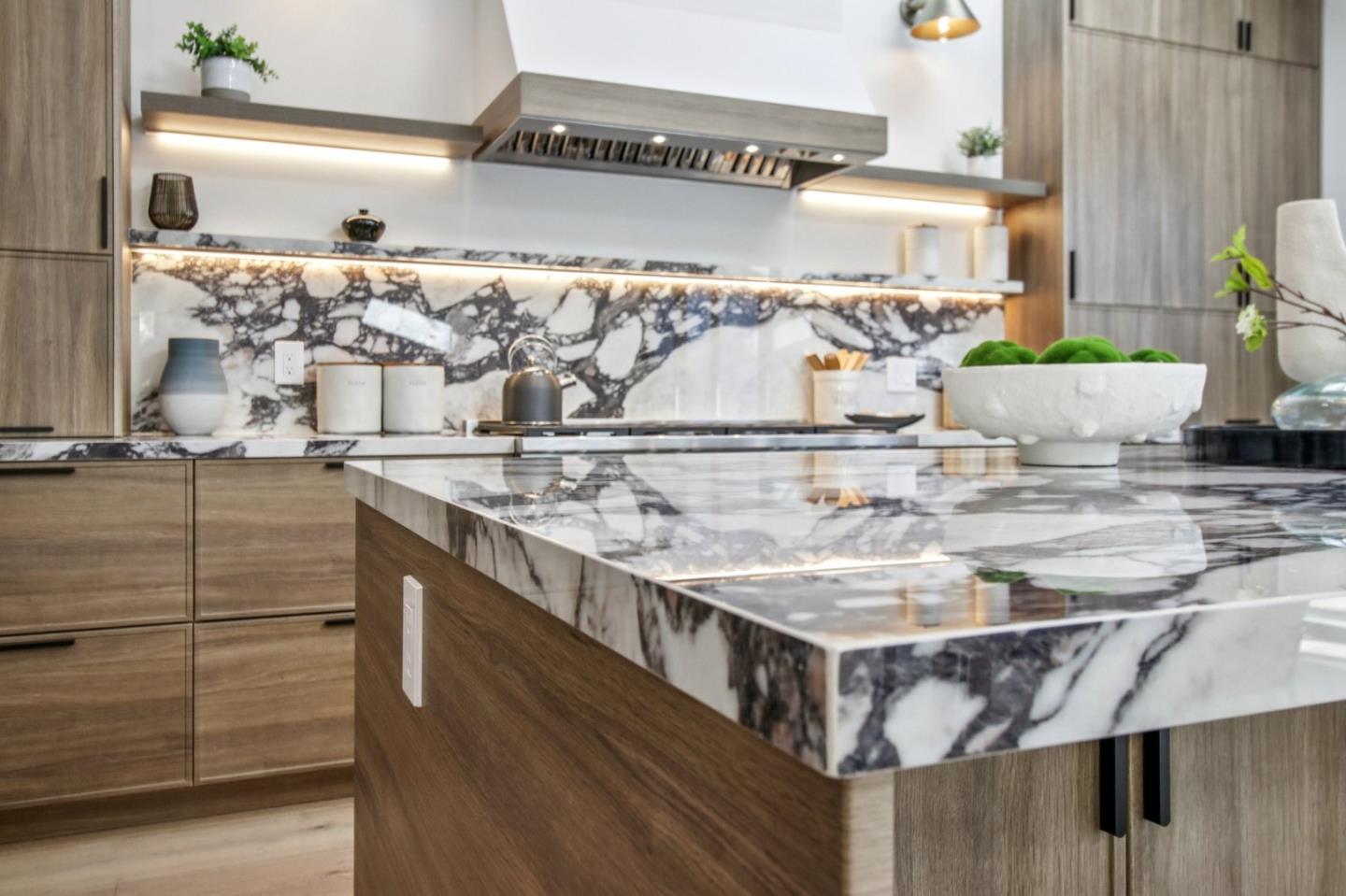 Detail Gallery Image 19 of 141 For 14361 Lenray Ln, San Jose,  CA 95124 - 5 Beds | 4 Baths