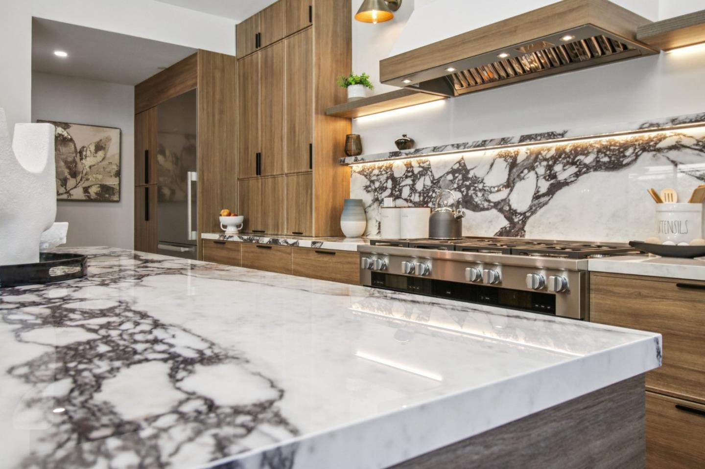 Detail Gallery Image 20 of 141 For 14361 Lenray Ln, San Jose,  CA 95124 - 5 Beds | 4 Baths