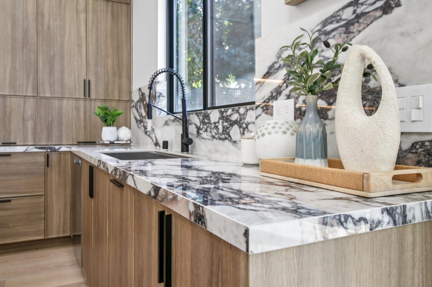 Detail Gallery Image 21 of 141 For 14361 Lenray Ln, San Jose,  CA 95124 - 5 Beds | 4 Baths