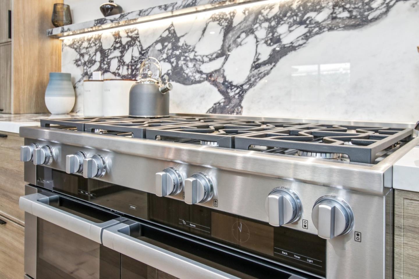 Detail Gallery Image 24 of 141 For 14361 Lenray Ln, San Jose,  CA 95124 - 5 Beds | 4 Baths