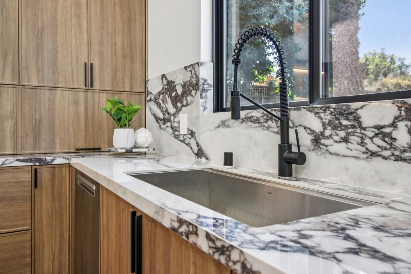 Detail Gallery Image 29 of 141 For 14361 Lenray Ln, San Jose,  CA 95124 - 5 Beds | 4 Baths