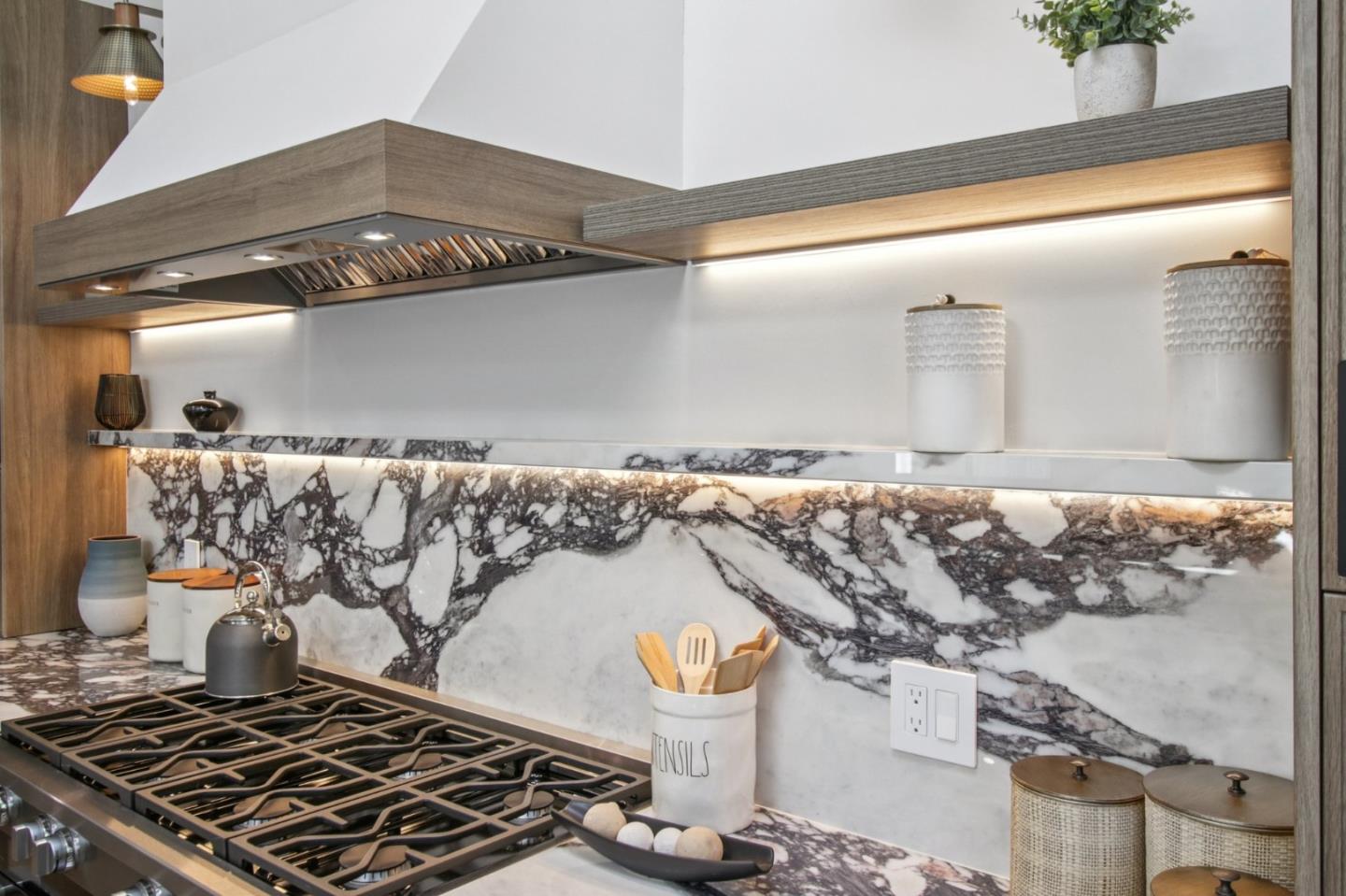 Detail Gallery Image 30 of 141 For 14361 Lenray Ln, San Jose,  CA 95124 - 5 Beds | 4 Baths