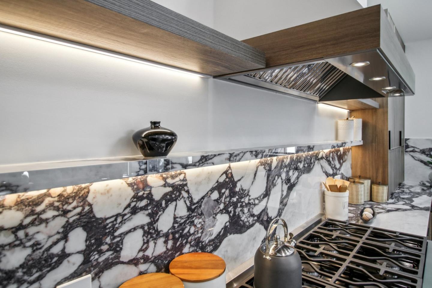 Detail Gallery Image 31 of 141 For 14361 Lenray Ln, San Jose,  CA 95124 - 5 Beds | 4 Baths