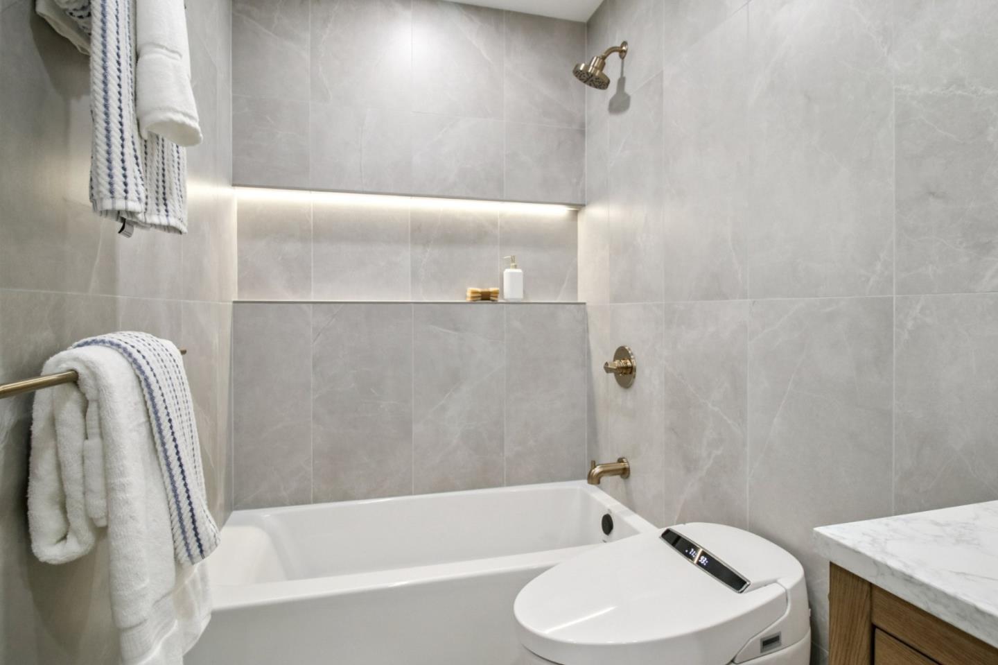 Detail Gallery Image 68 of 141 For 14361 Lenray Ln, San Jose,  CA 95124 - 5 Beds | 4 Baths