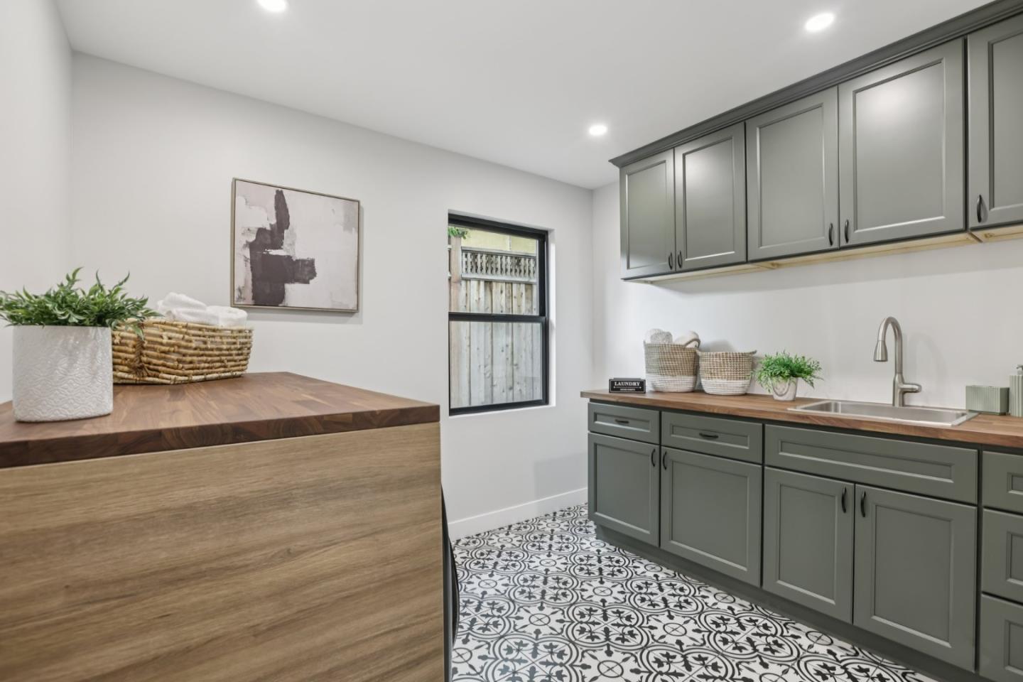 Detail Gallery Image 83 of 141 For 14361 Lenray Ln, San Jose,  CA 95124 - 5 Beds | 4 Baths