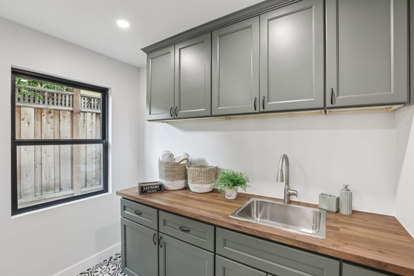 Detail Gallery Image 87 of 141 For 14361 Lenray Ln, San Jose,  CA 95124 - 5 Beds | 4 Baths