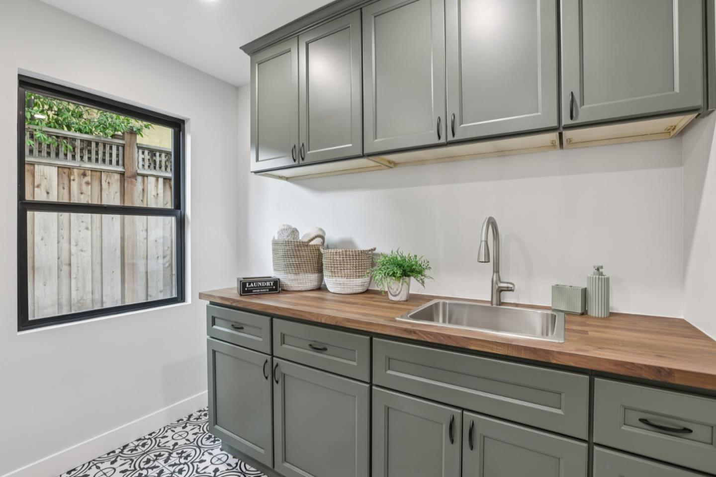 Detail Gallery Image 88 of 141 For 14361 Lenray Ln, San Jose,  CA 95124 - 5 Beds | 4 Baths